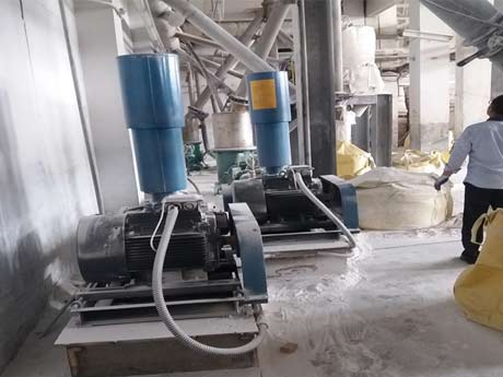 氣力輸送羅茨風(fēng)機(jī)使用中 氣力輸送羅茨風(fēng)機(jī)使用中